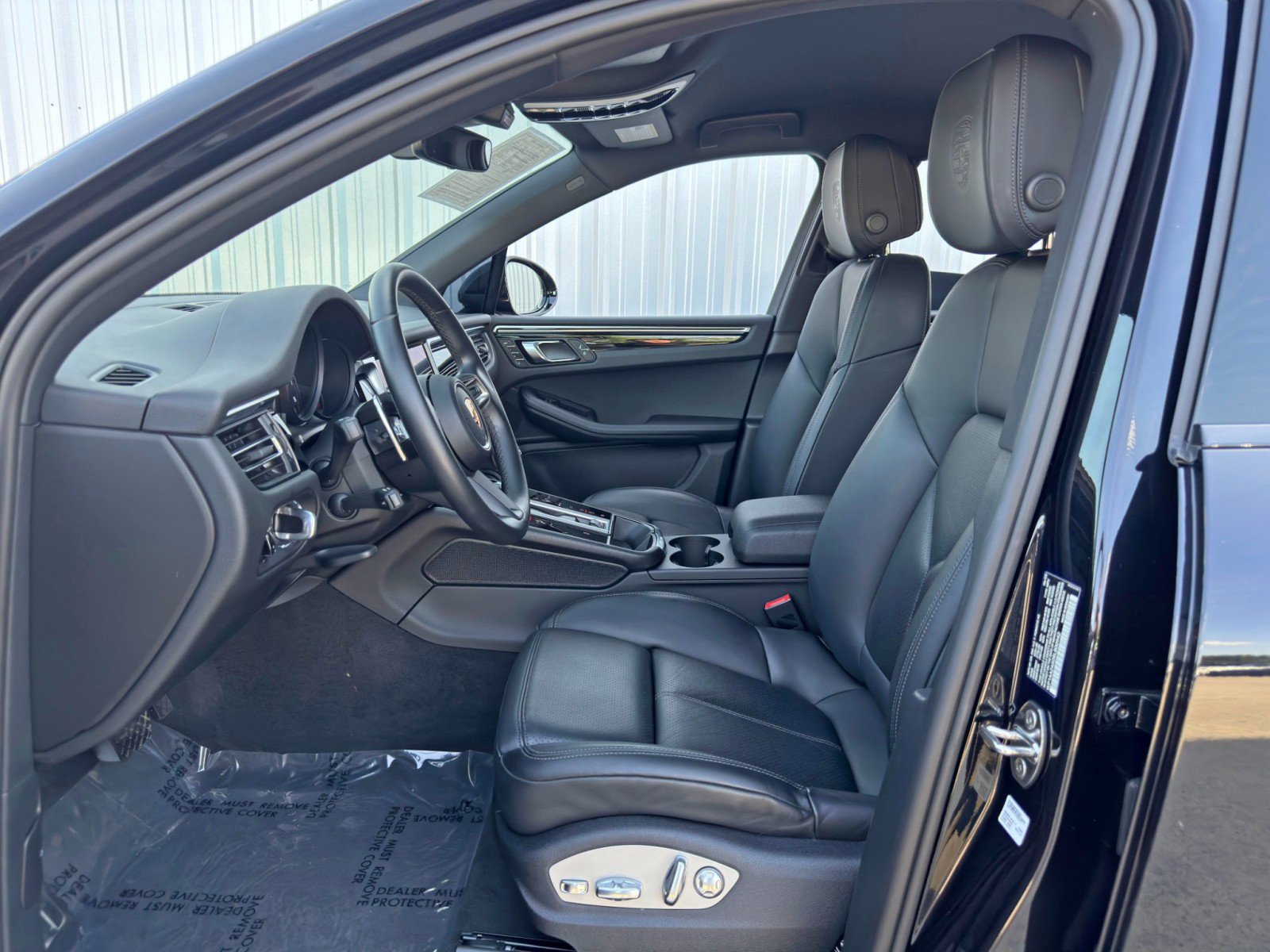 Used 2024 Porsche Macan image 16