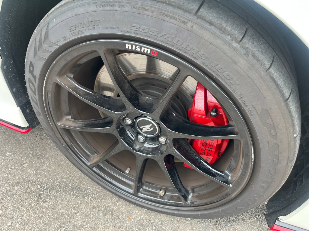 Certified 2025 Nissan Z Performance w/ Floor Mat Package RWD image 38