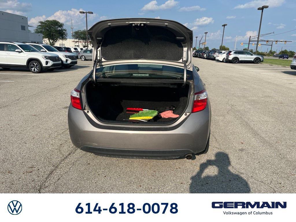 Used 2016 Toyota Corolla LE FWD image 11