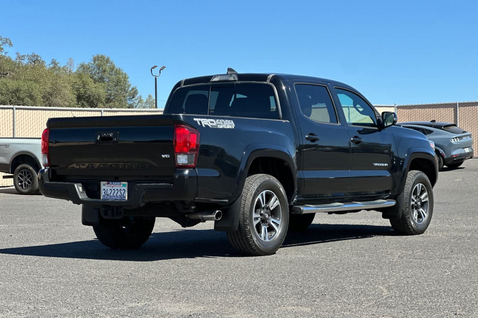 Used 2019 Toyota Tacoma TRD Sport w/ Technology Package AWD/4WD image 3