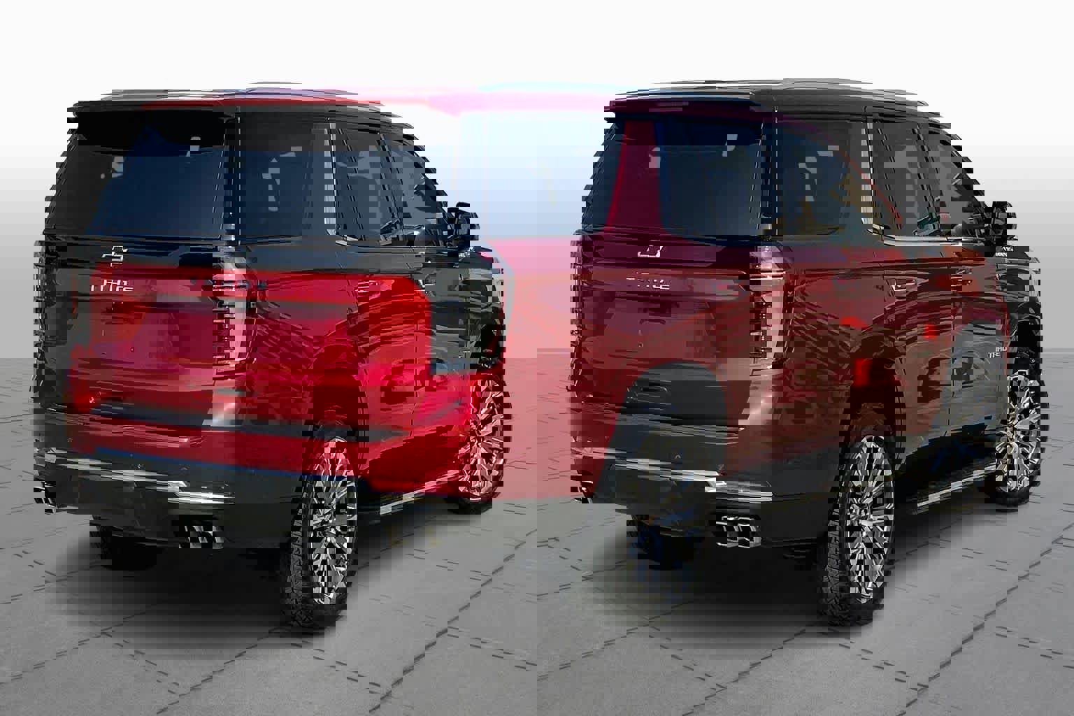 Used 2025 Chevrolet Tahoe High Country AWD/4WD image 13