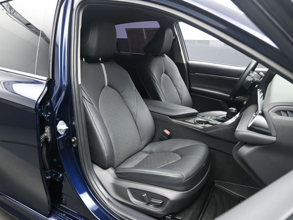 Used 2021 Toyota Camry XSE image 31