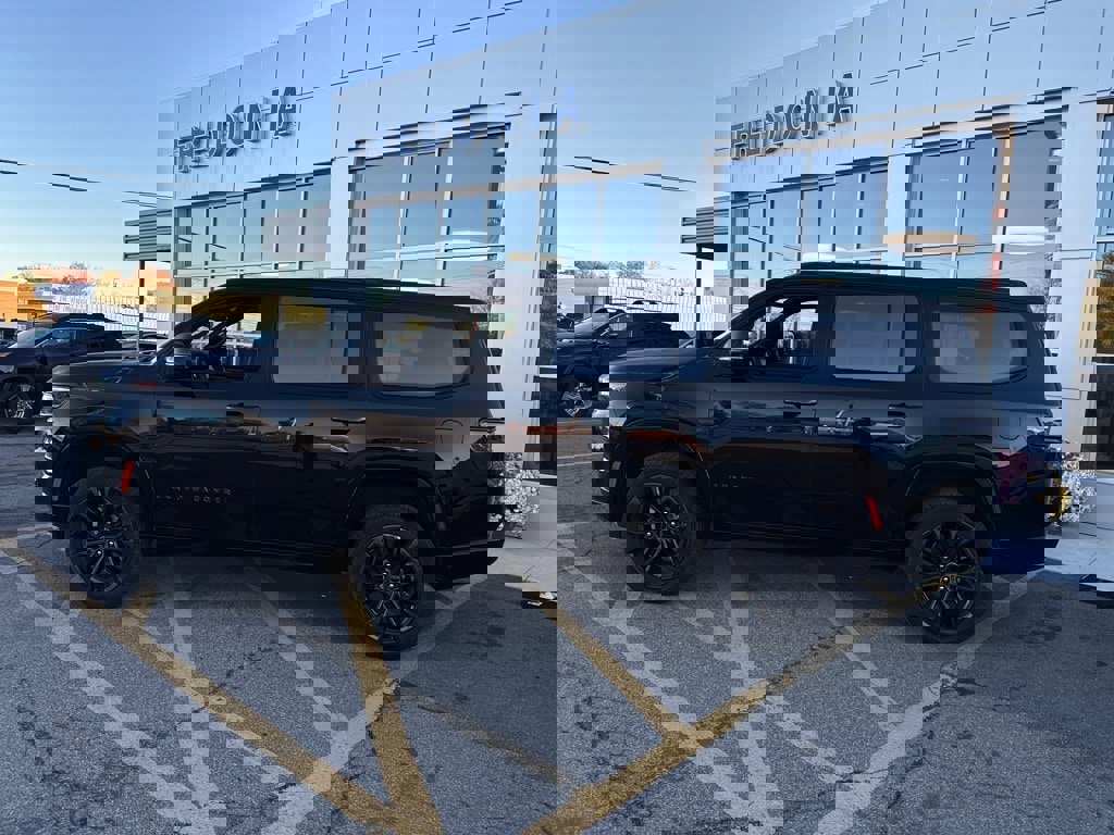 Used 2023 Jeep Grand Wagoneer Series II image 2