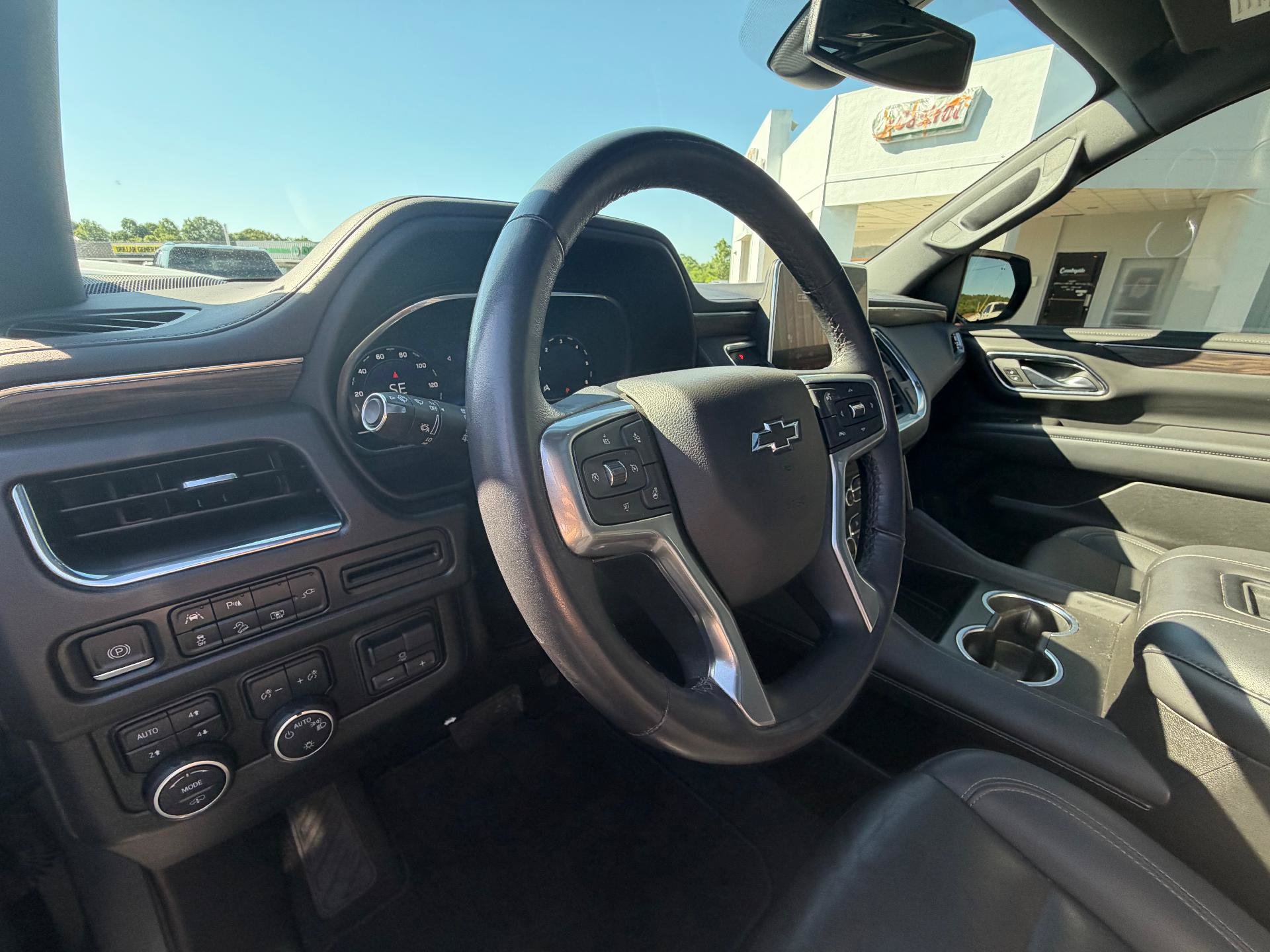 Used 2022 Chevrolet Tahoe Z71 w/ Z71 Off-Road Package AWD/4WD image 9
