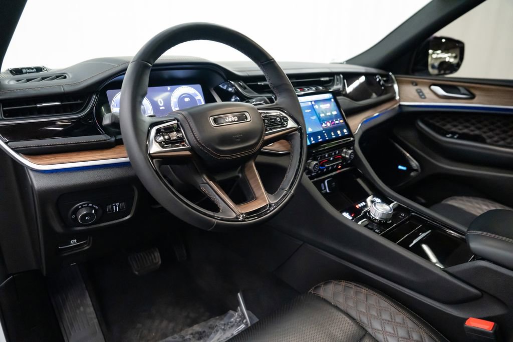 Used 2023 Jeep Grand Cherokee L Summit w/ Advanced Protech Group IV image 28