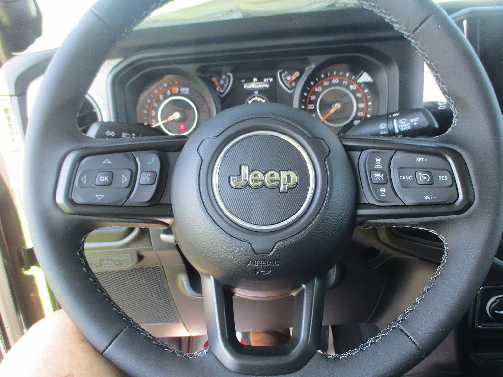 New 2025 Jeep Gladiator Sport AWD/4WD image 8