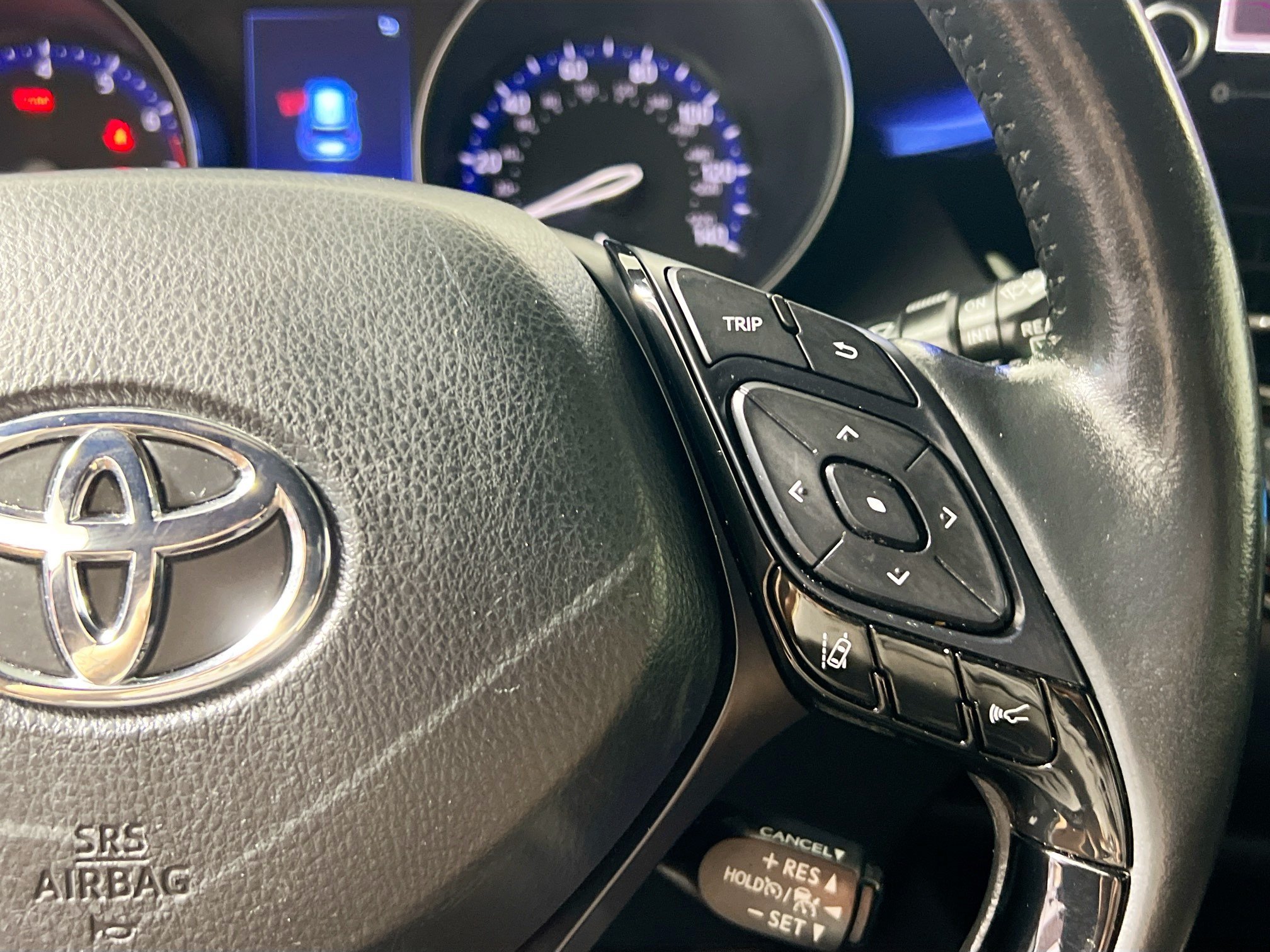 Used 2021 Toyota C-HR XLE FWD image 19