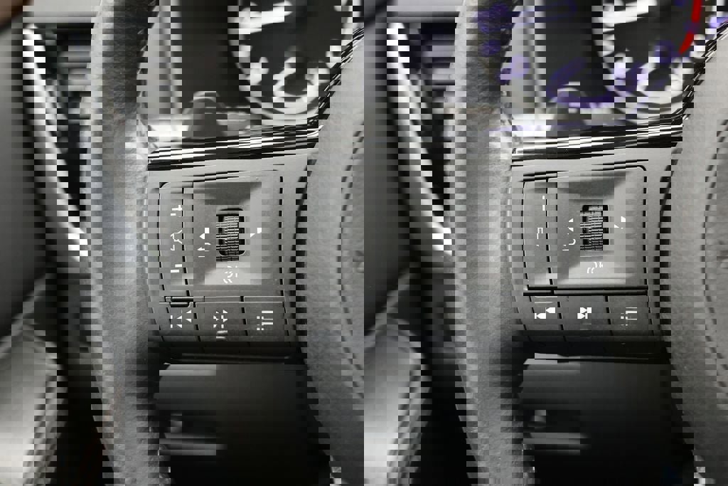 Used 2023 Nissan Rogue SL w/ SL Premium Package image 19