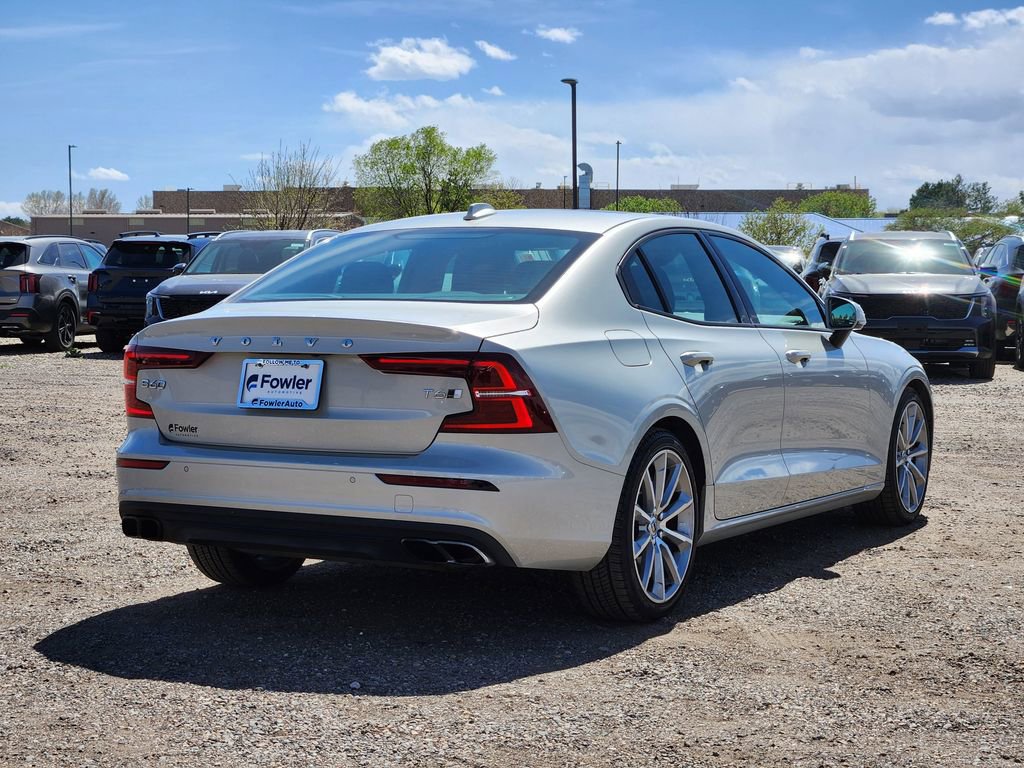 Used 2020 Volvo S60 T6 Momentum w/ Protection Package image 3