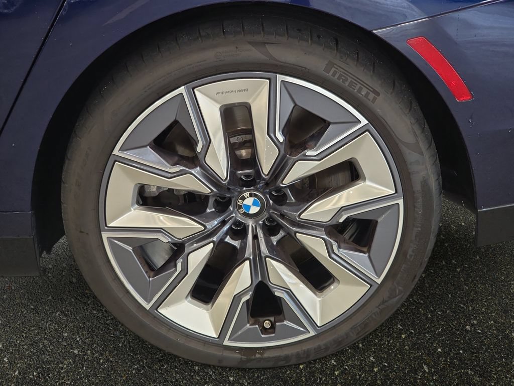 Certified 2023 BMW 760i xDrive AWD/4WD image 27