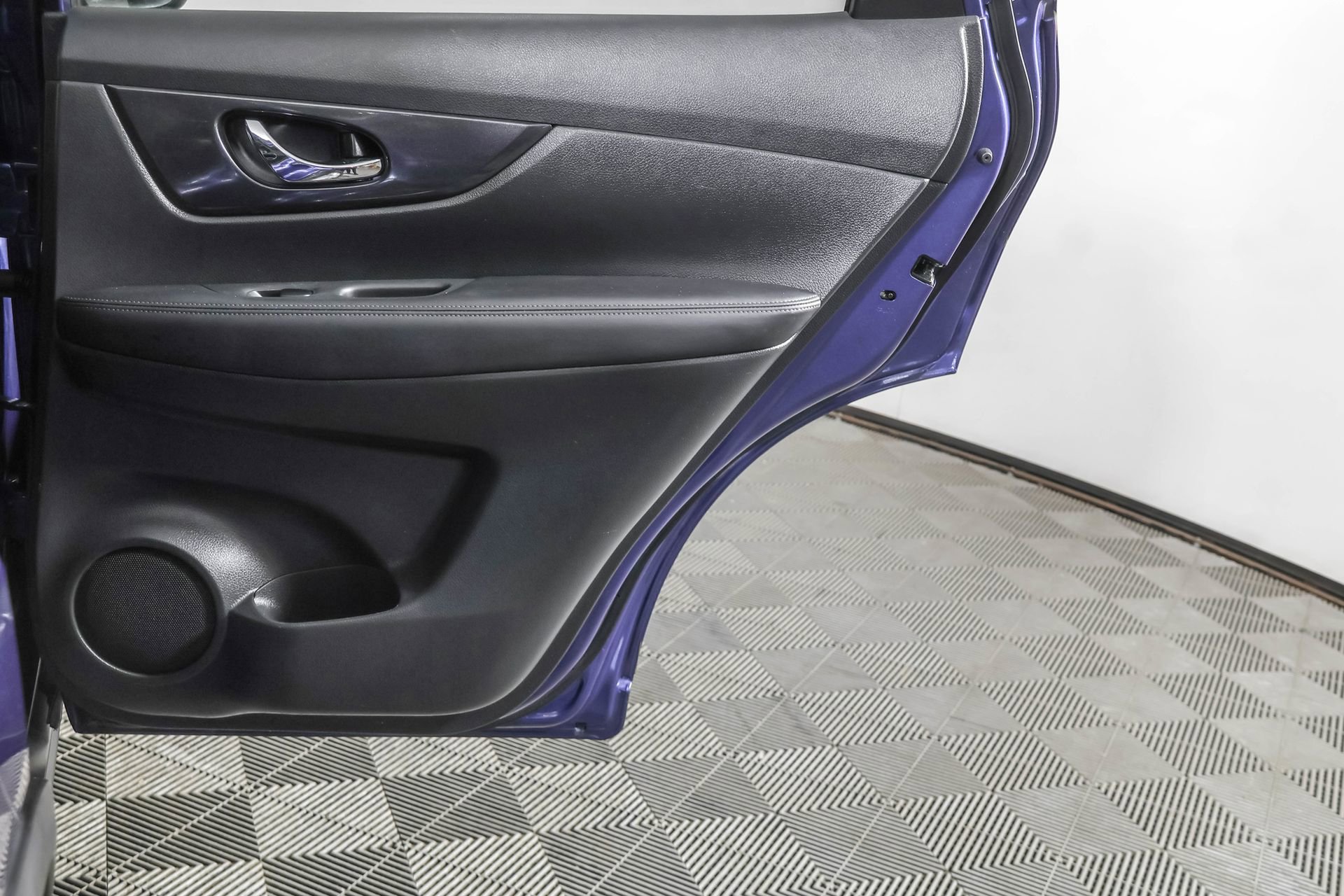 Used 2019 Nissan Rogue SV image 42