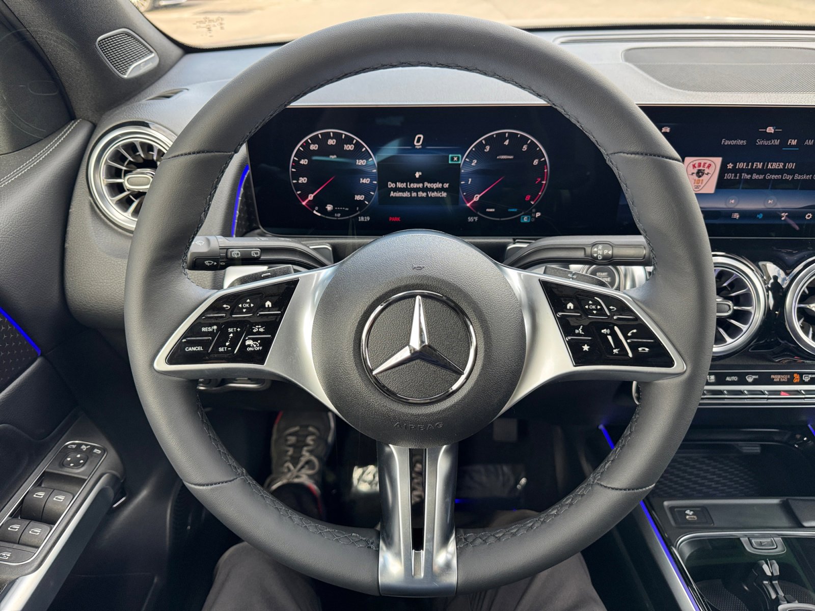 New 2026 Mercedes-Benz GLB 250 4MATIC image 9