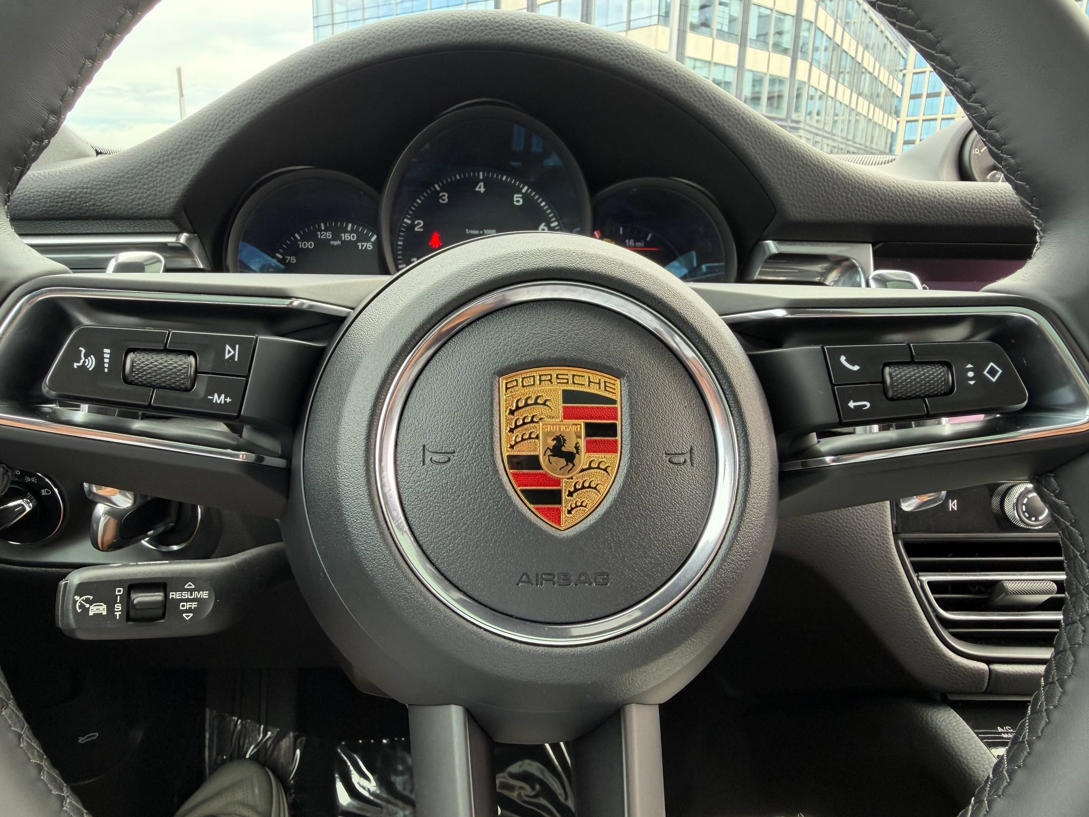 Certified 2026 Porsche Macan AWD/4WD image 11