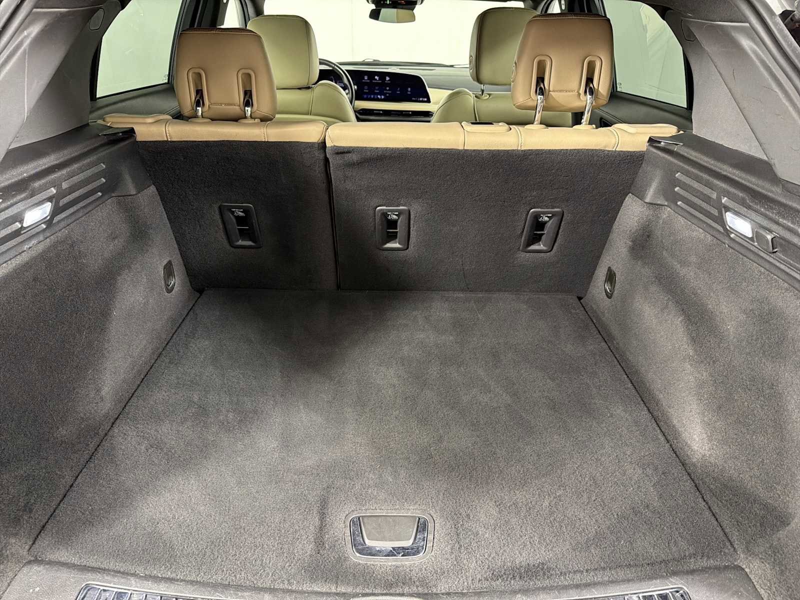 Used 2024 Cadillac XT4 Premium Luxury image 16