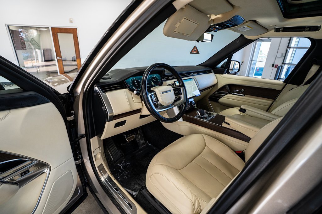 Used 2023 Land Rover Range Rover Long Wheelbase SE image 33