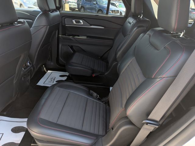 Used 2025 Ford Explorer ST-Line image 6