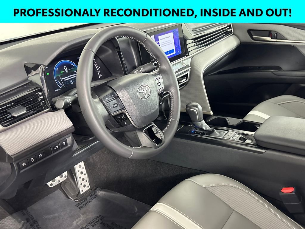 Used 2025 Toyota Camry SE w/ Convenience Package image 7
