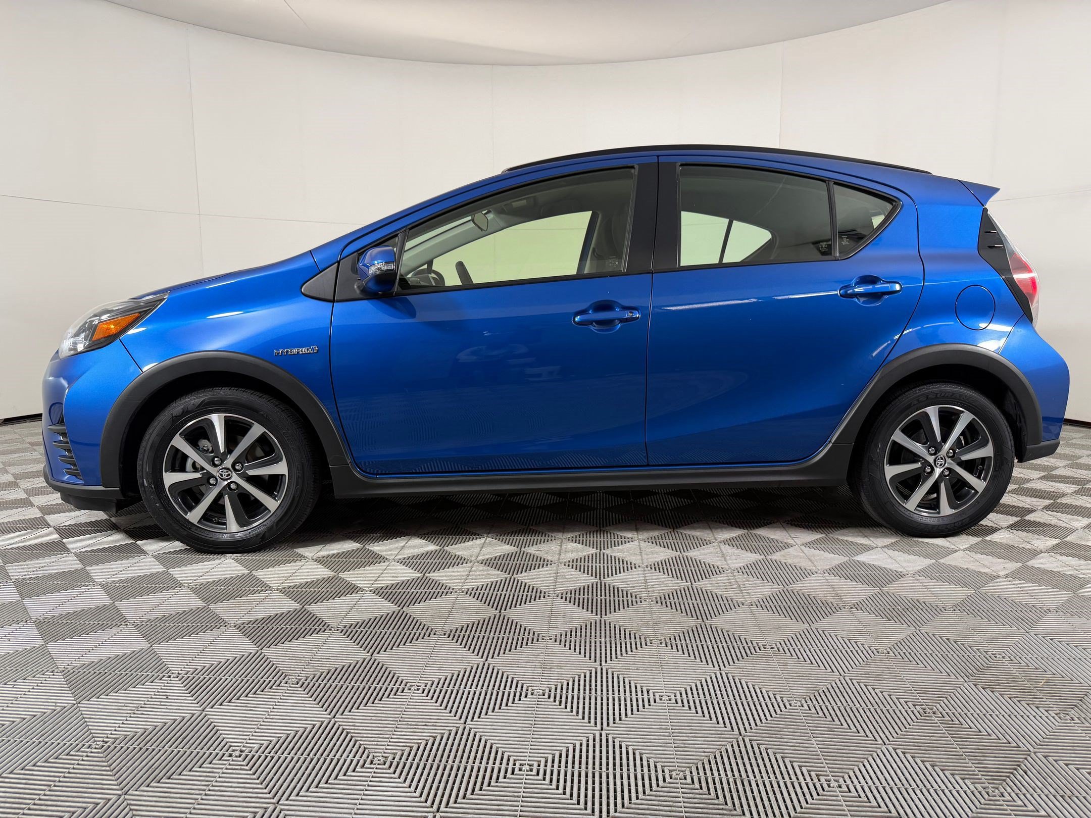 Used 2018 Toyota Prius C Two FWD image 2