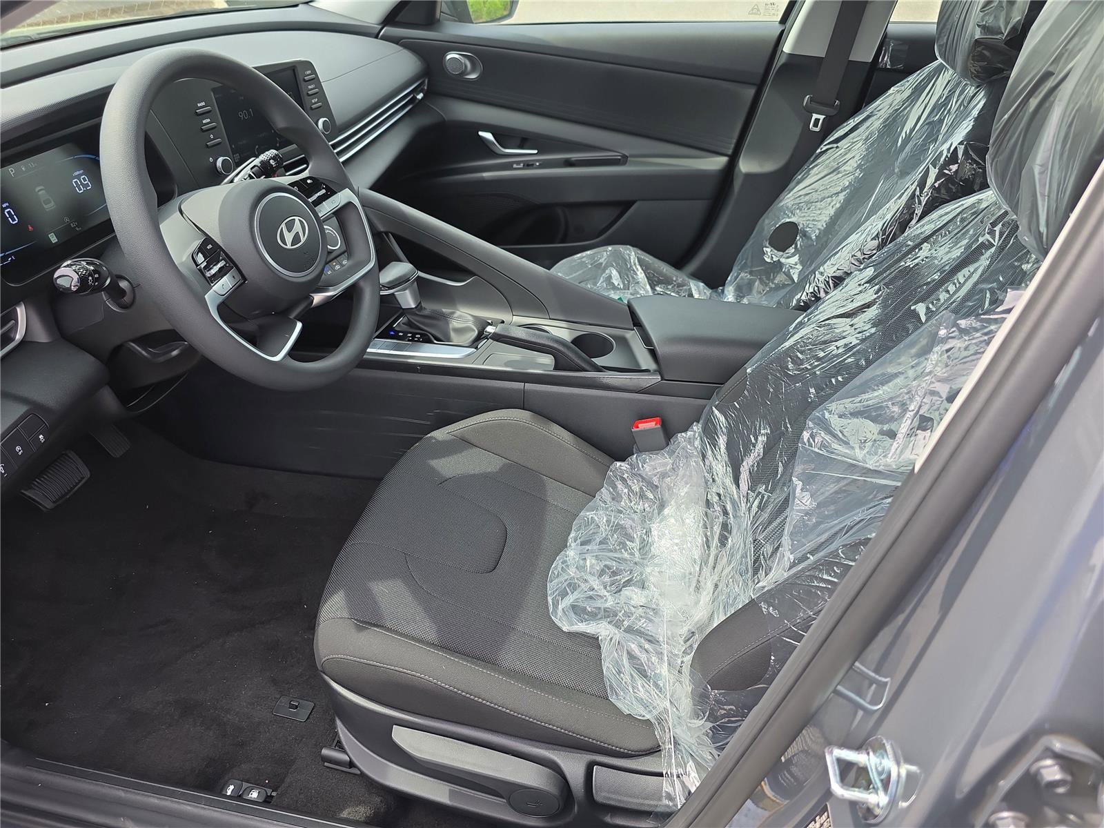 New 2026 Hyundai Elantra SE image 3