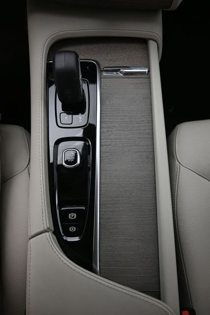 Used 2023 Volvo XC90 T8 Plus image 11