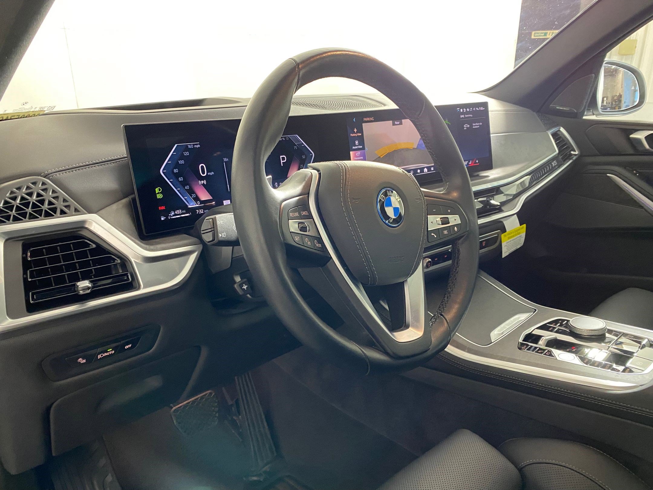 Used 2025 BMW X5 xDrive50e w/ Premium Package image 4