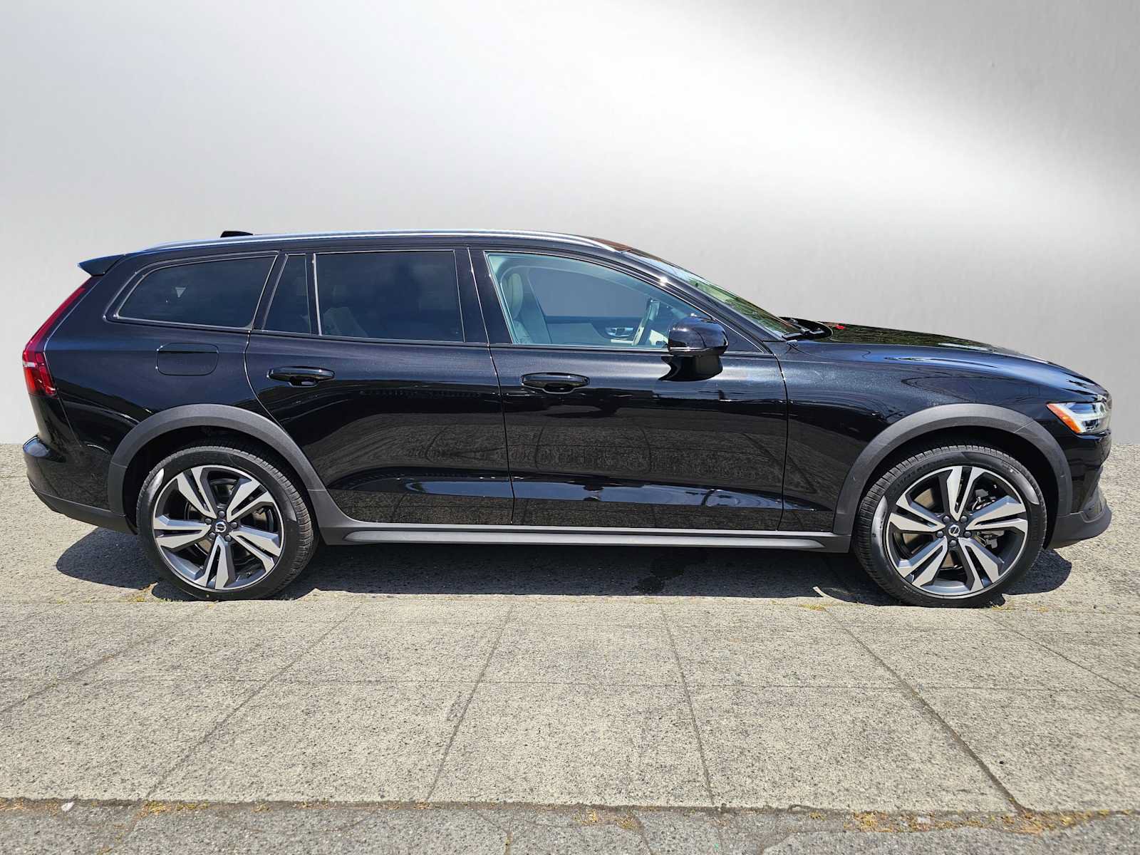 New 2026 Volvo V60 B5 Cross Country Plus w/ Protection Package Premier AWD/4WD image 2