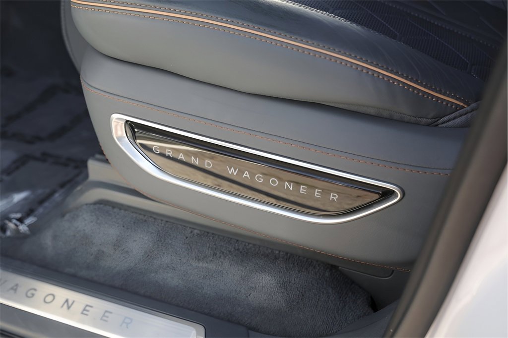 Used 2024 Jeep Grand Wagoneer Series III image 11