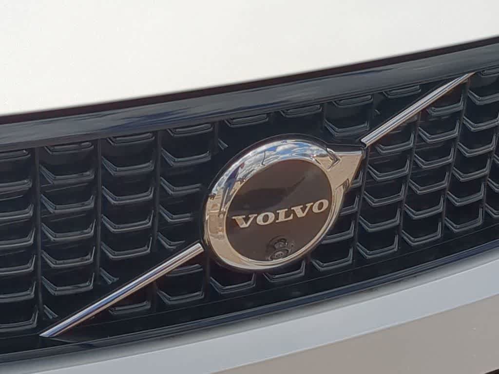 New 2026 Volvo XC40 B5 Plus w/ Climate Package AWD/4WD image 11