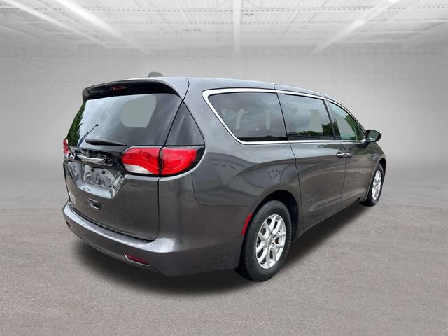 Used 2023 Chrysler Voyager LX FWD image 7