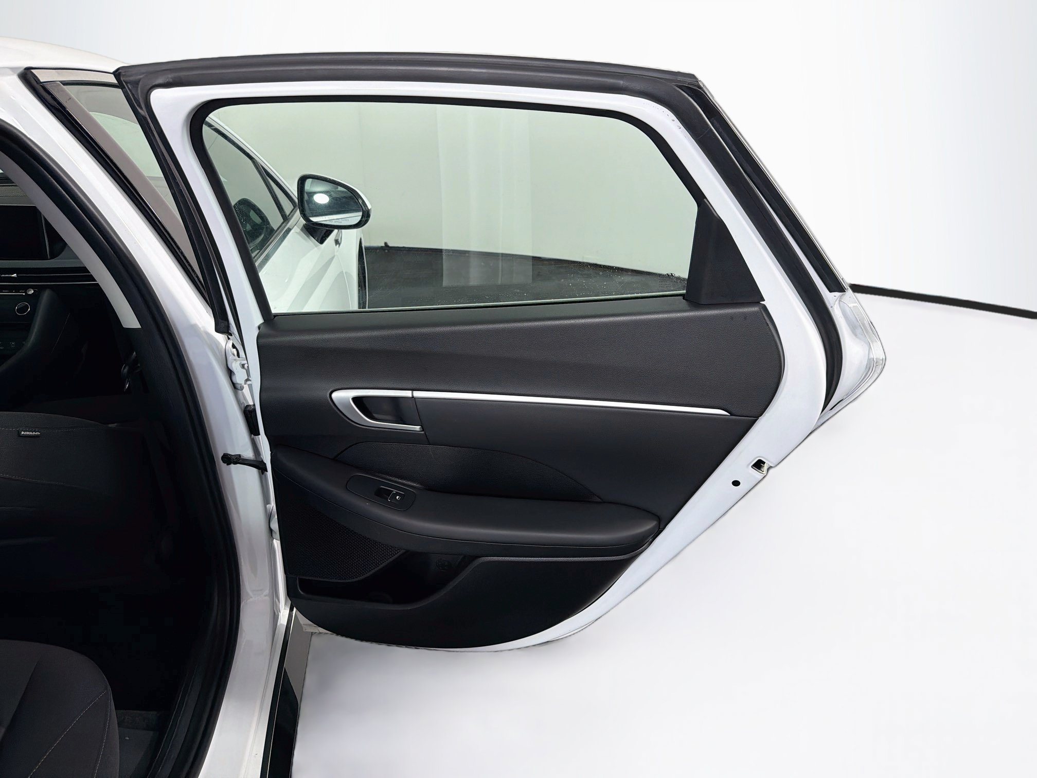 Used 2025 Hyundai Sonata SEL FWD image 30