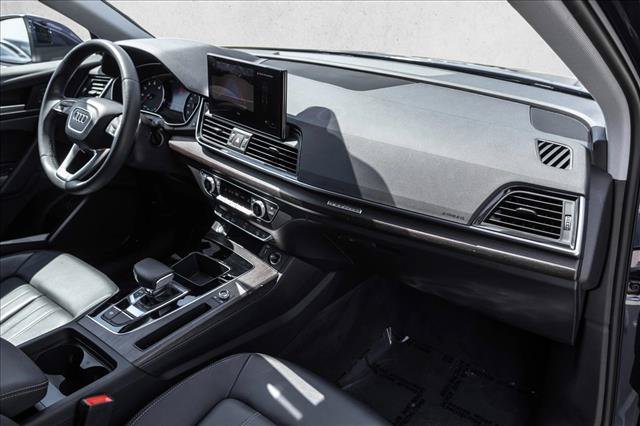 Used 2023 Audi Q5 2.0T Premium w/ Convenience Package AWD/4WD image 24
