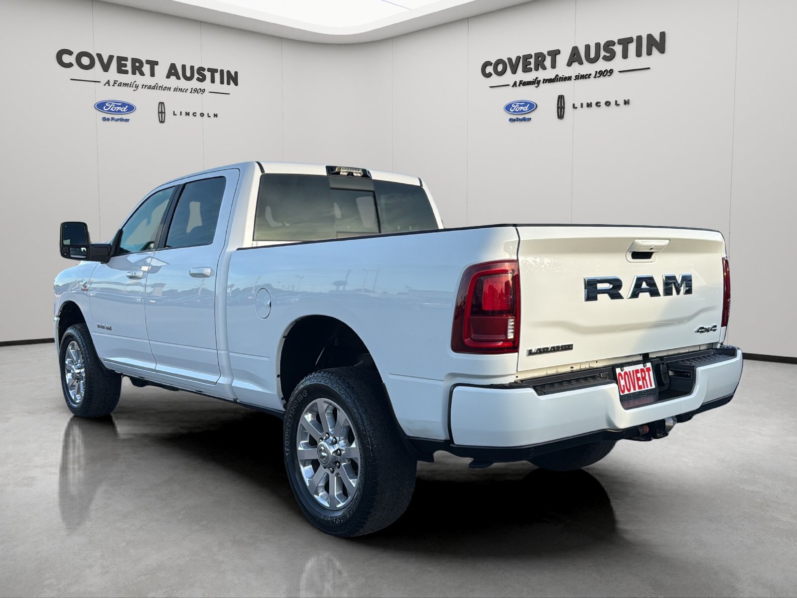 Used 2025 RAM 2500 Laramie w/ Sport Appearance Package AWD/4WD image 3