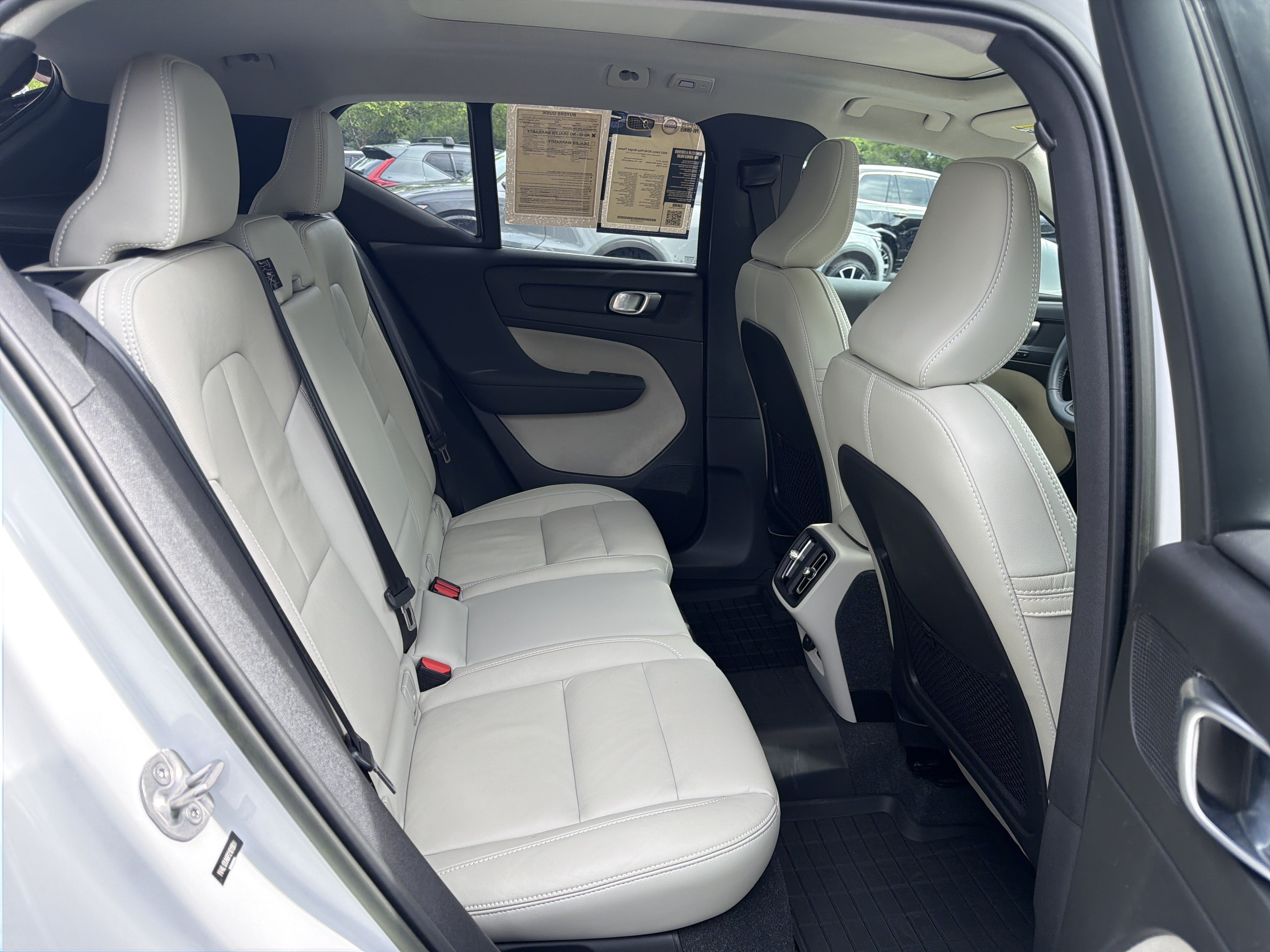 Certified 2023 Volvo XC40 B5 Plus w/ Protection Package Premier AWD/4WD image 33