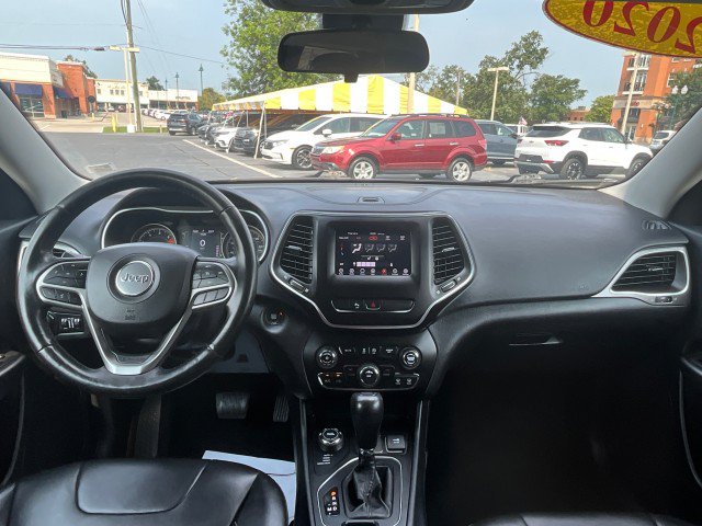 Used 2020 Jeep Cherokee Latitude Plus w/ Cold Weather Group AWD/4WD image 12