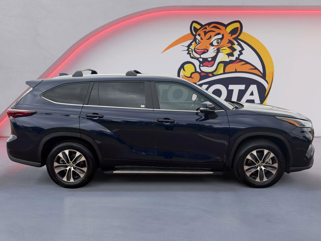 Used 2025 Toyota Highlander XLE image 4