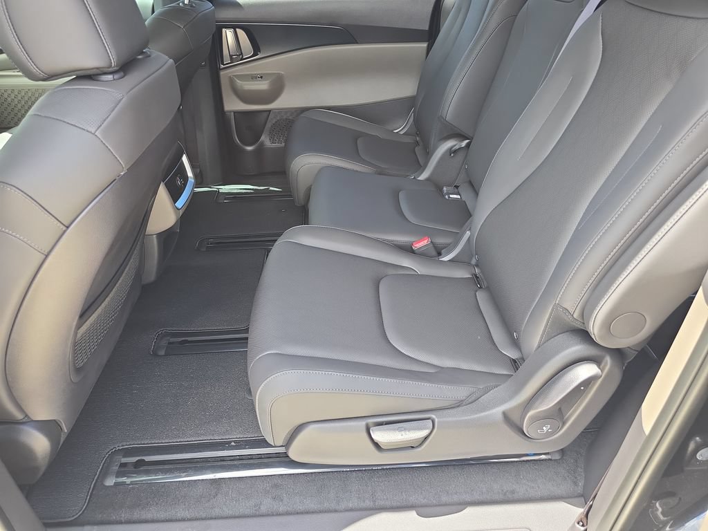 New 2027 Kia Carnival FWD image 16