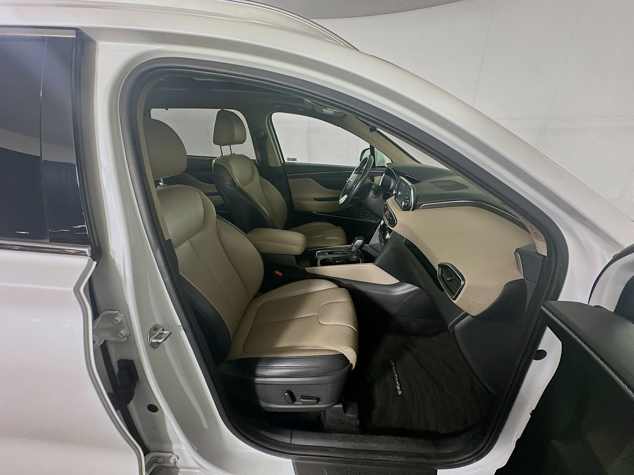 Used 2020 Hyundai Santa Fe SEL FWD image 30