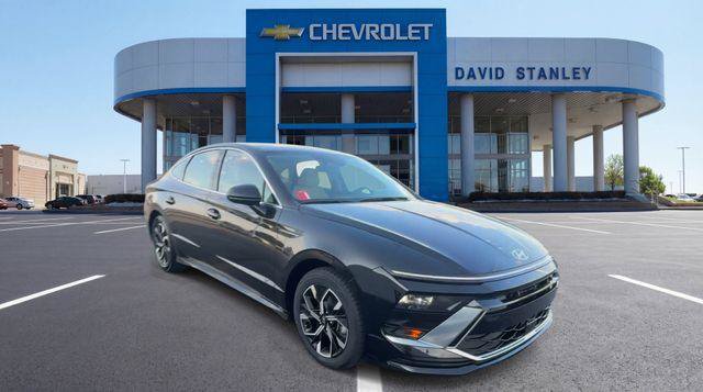 Used 2025 Hyundai Sonata SEL FWD image 2