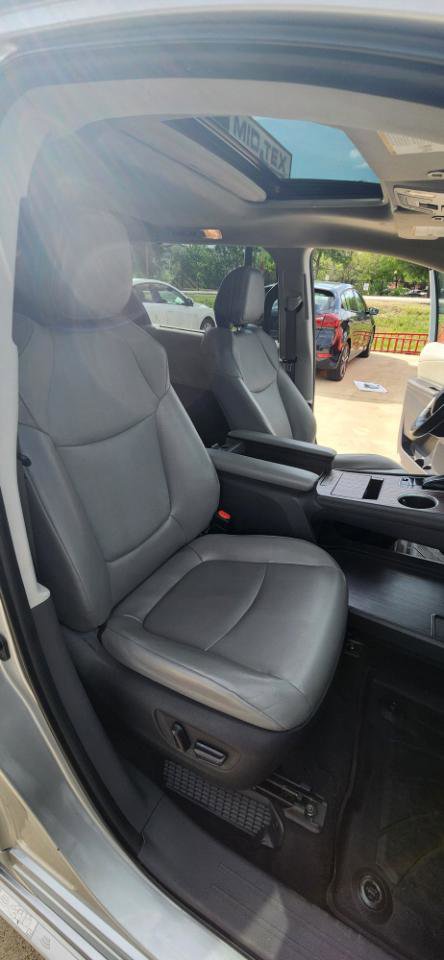 Used 2022 Toyota Sienna XLE image 36