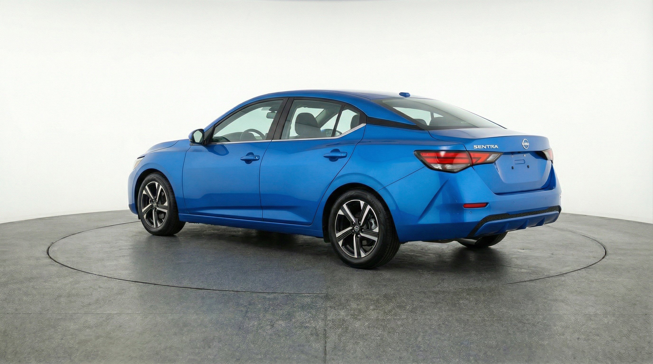 Used 2025 Nissan Sentra SV image 6