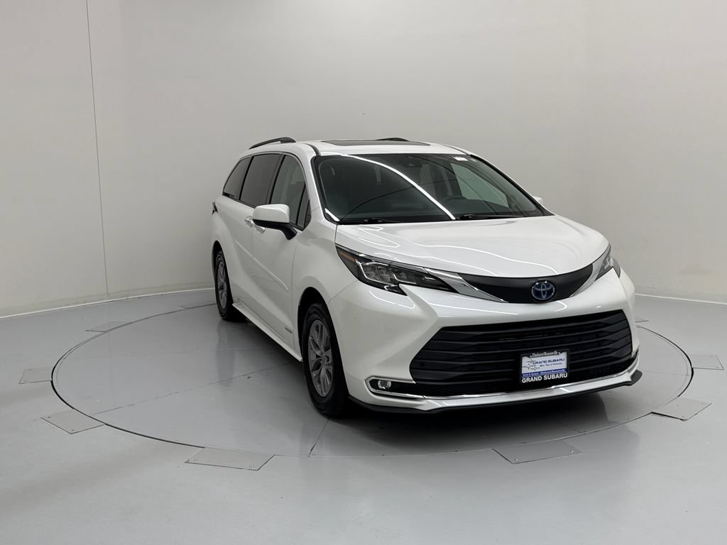 Used 2021 Toyota Sienna XLE w/ XLE Plus Package FWD image 7