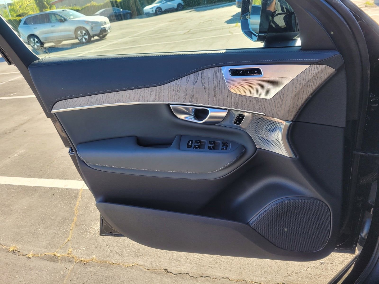 Used 2024 Volvo XC90 T8 Ultimate image 16