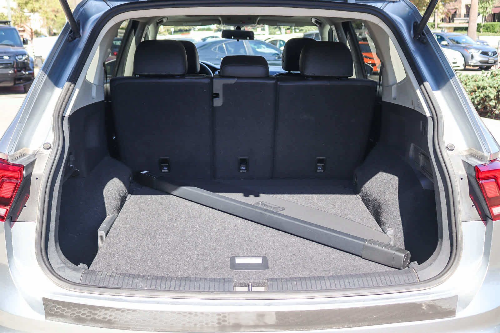 Used 2020 Volkswagen Tiguan SE w/ Panoramic Sunroof Package AWD/4WD image 28