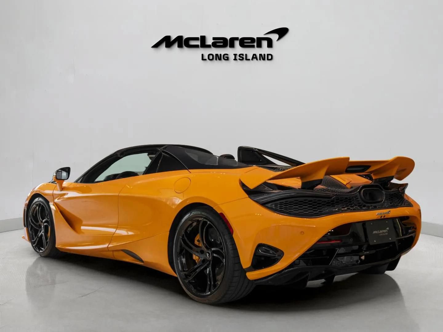 Used 2024 McLaren 750S Spider RWD image 5