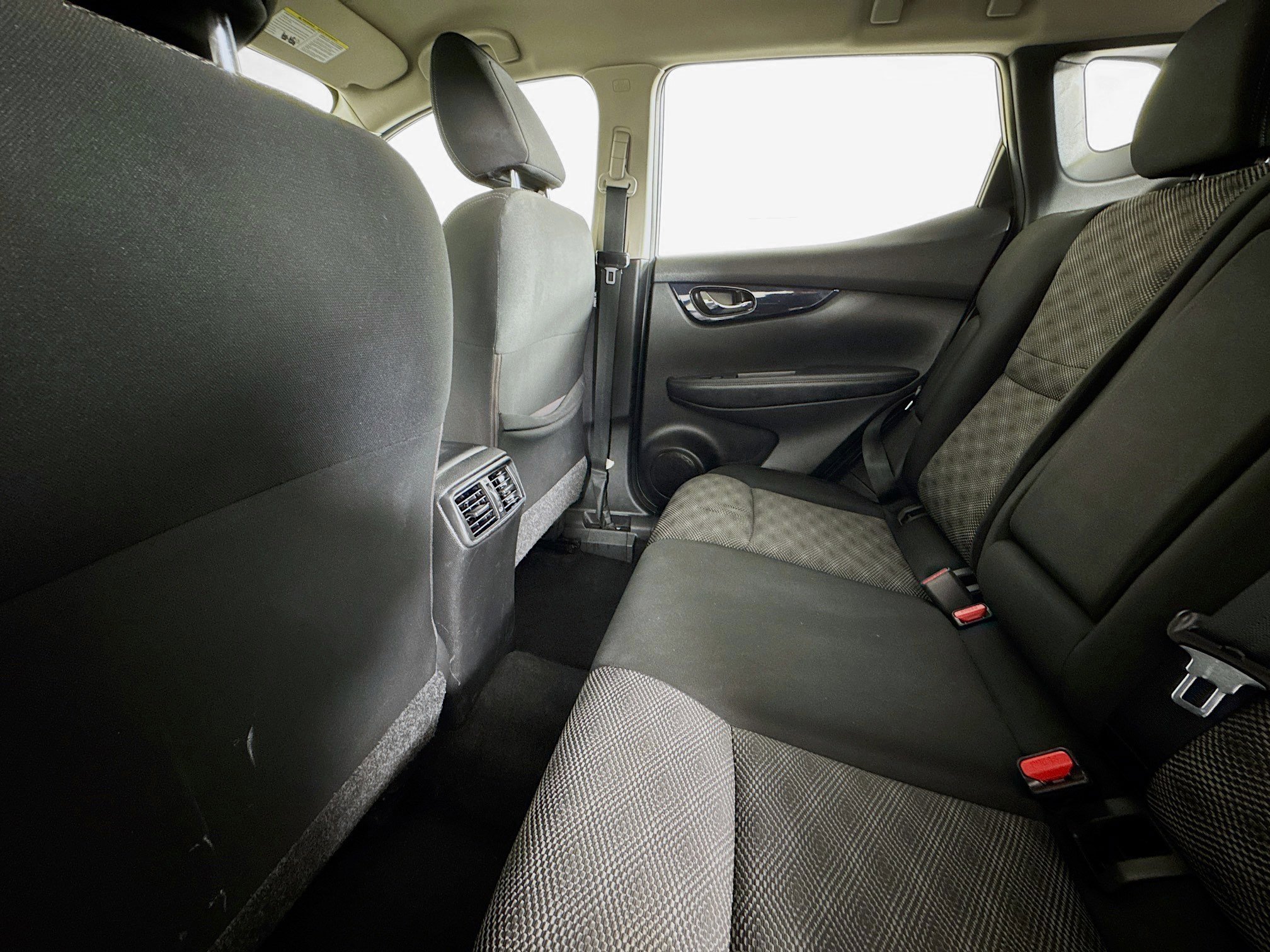 Used 2020 Nissan Rogue Sport SV image 24