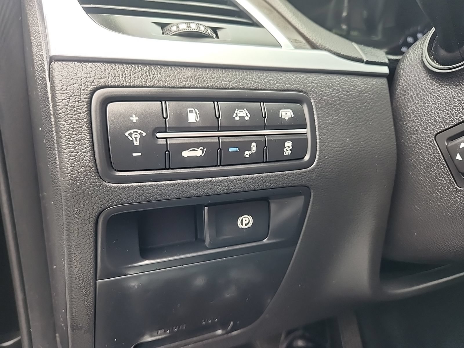 Used 2018 Genesis G80 3.8 w/ Option Group 03 AWD/4WD image 27