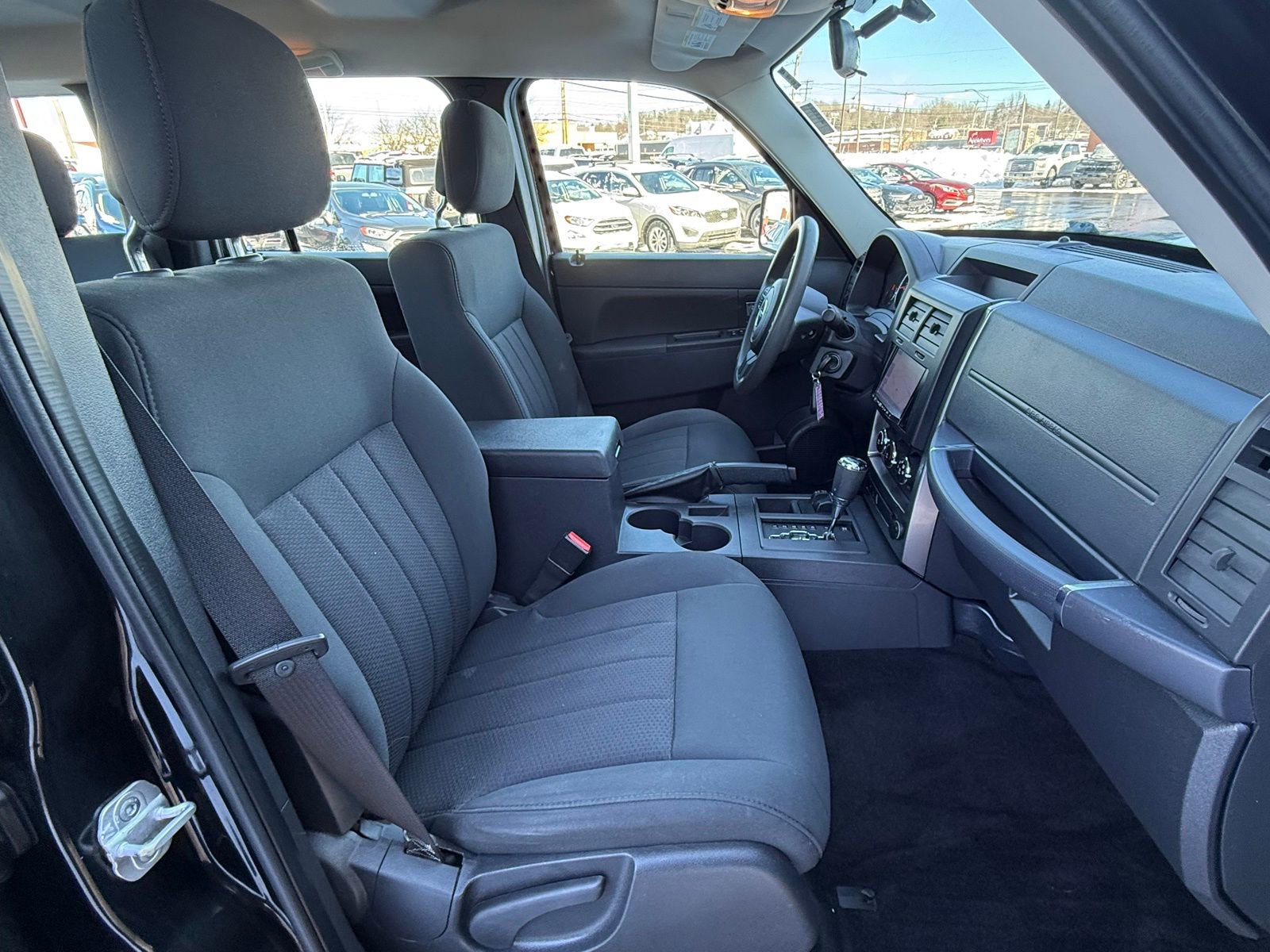 Used 2011 Jeep Liberty Sport image 16