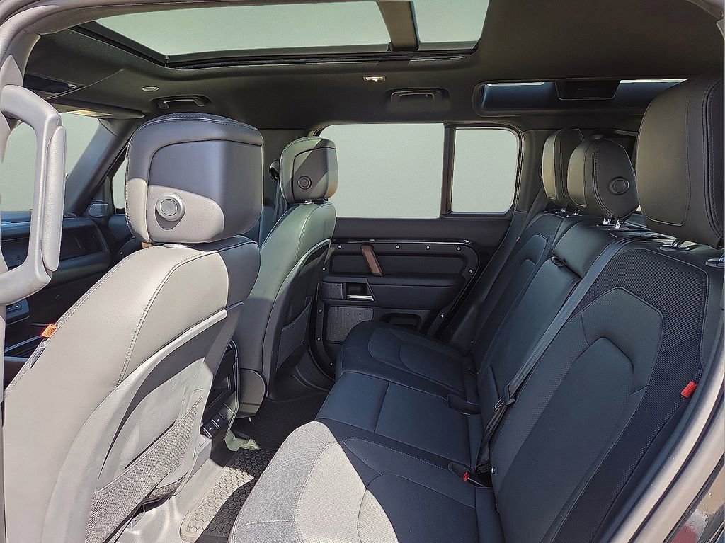 Used 2024 Land Rover Defender 110 X-Dynamic SE image 17