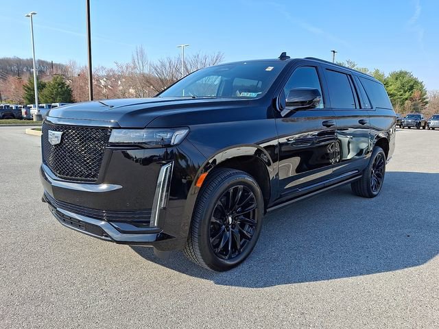 Used 2024 Cadillac Escalade ESV Sport w/ LPO, ONYX Package image 3