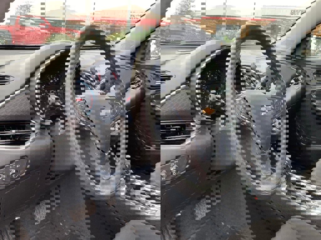 Used 2025 Chevrolet Malibu LT image 9